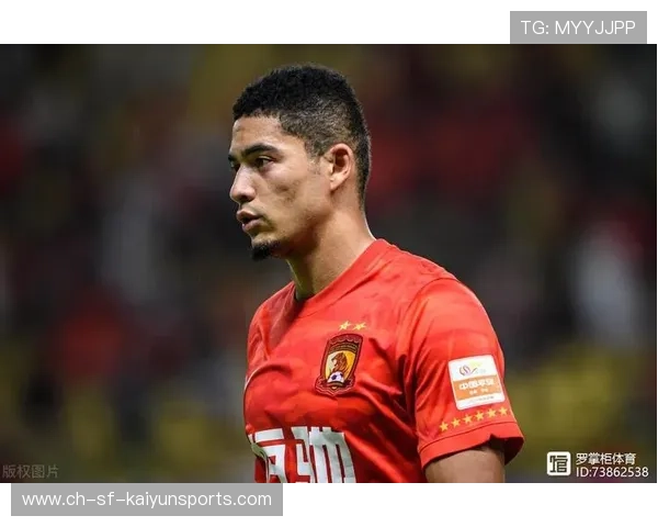 蒋光太在集训中完成精准铲断，身体机能已恢复至世预赛竞技水平